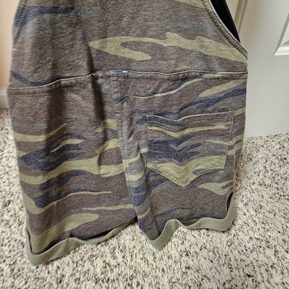 Stylish Camouflage Overalls with Front Pocket - Picture 11 of 13